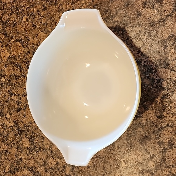 Vintage Pyrex Yellow 443 Cinderella Bowl - Picture 2 of 8